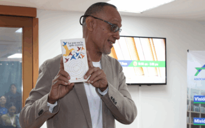 Roberto Molinares enaltece el valor del libro en la Feria de la Asociación Teológica de Venezuela