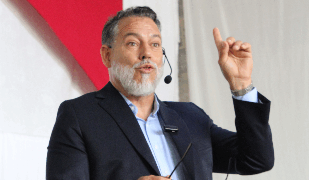 Maestro Williams Ríos aborda la «Cosmovisión Mágico-Religiosa» en Congreso de Hombres en la Iglesia Centro Cristiano de Restauración ‘Vida Nueva’
